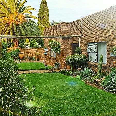 Midrand Guesthouse - Tasa Extérieur photo