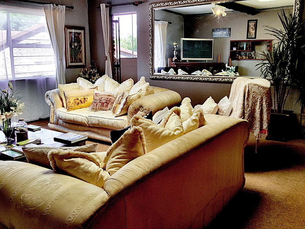 Midrand Guesthouse - Tasa Extérieur photo