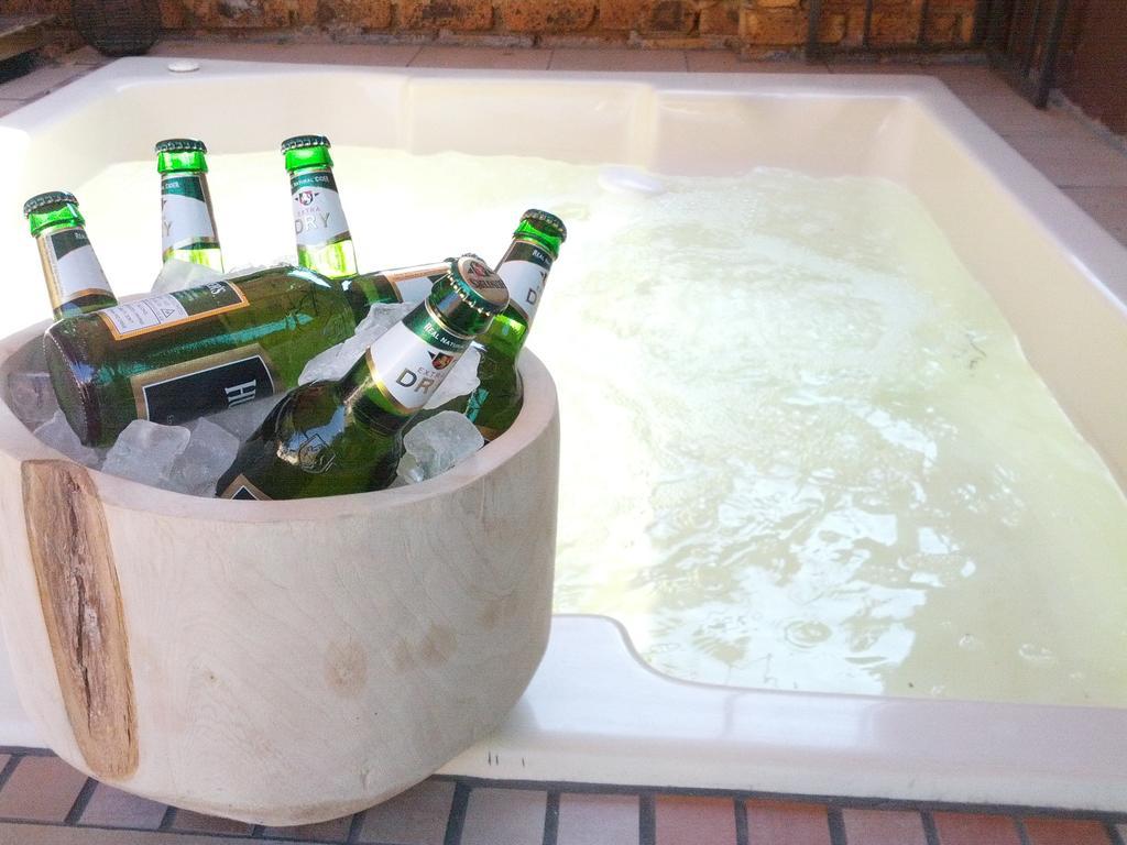 Midrand Guesthouse - Tasa Extérieur photo