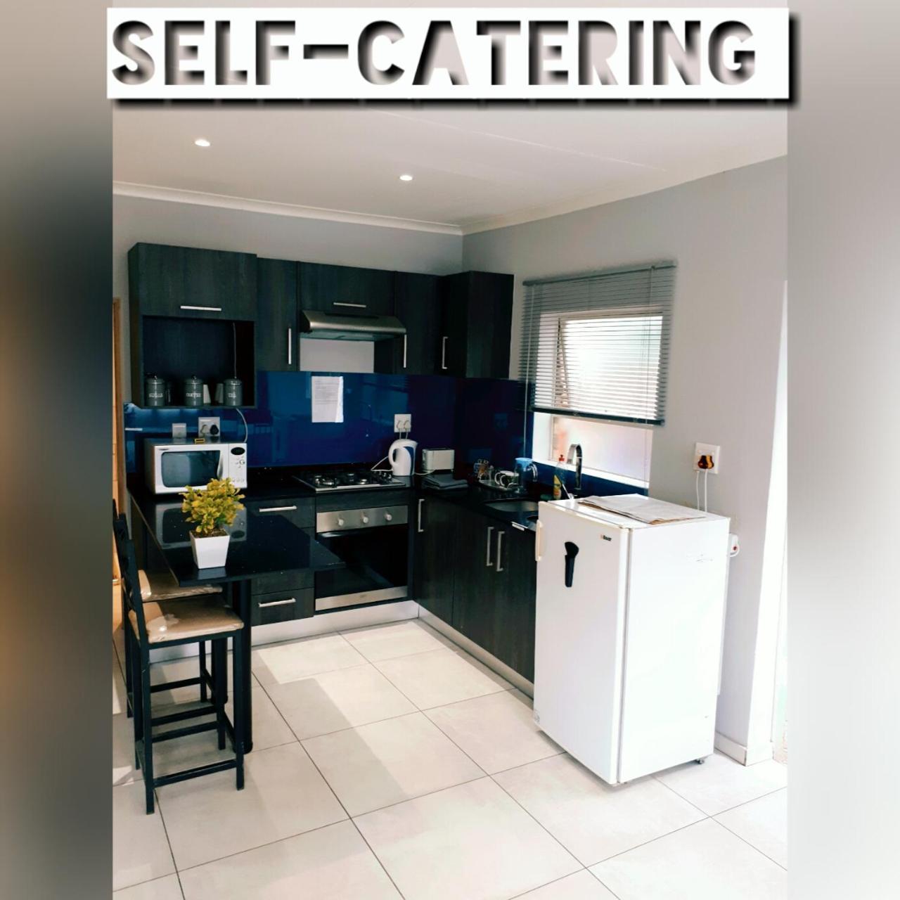 Midrand Guesthouse - Tasa Extérieur photo